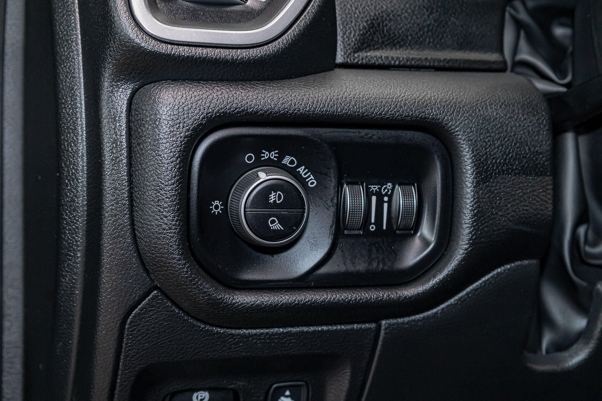 Used 2025 RAM 1500 Laramie w/ Sport Appearance Package AWD/4WD image 21