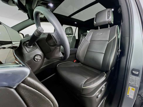 Used 2023 Cadillac Escalade Premium Luxury image 21