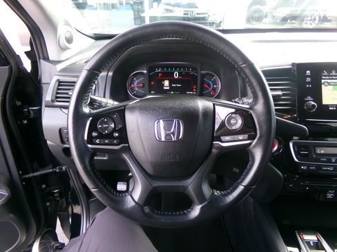 Used 2021 Honda Pilot Touring image 9