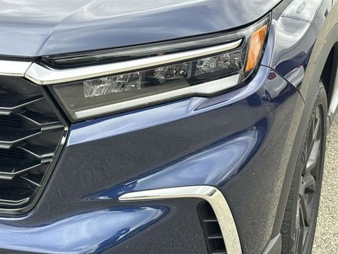 Used 2025 Honda Pilot Touring image 9