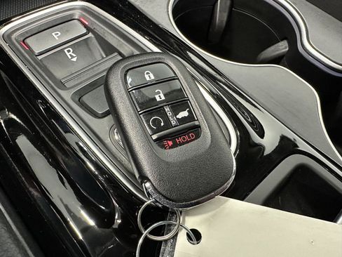 Certified 2025 Honda Pilot Elite image 34