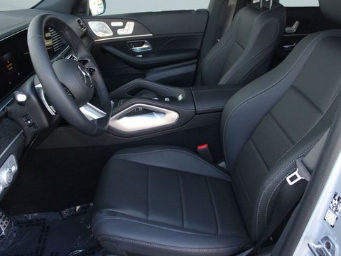 Used 2026 Mercedes-Benz GLS 450 4MATIC image 5