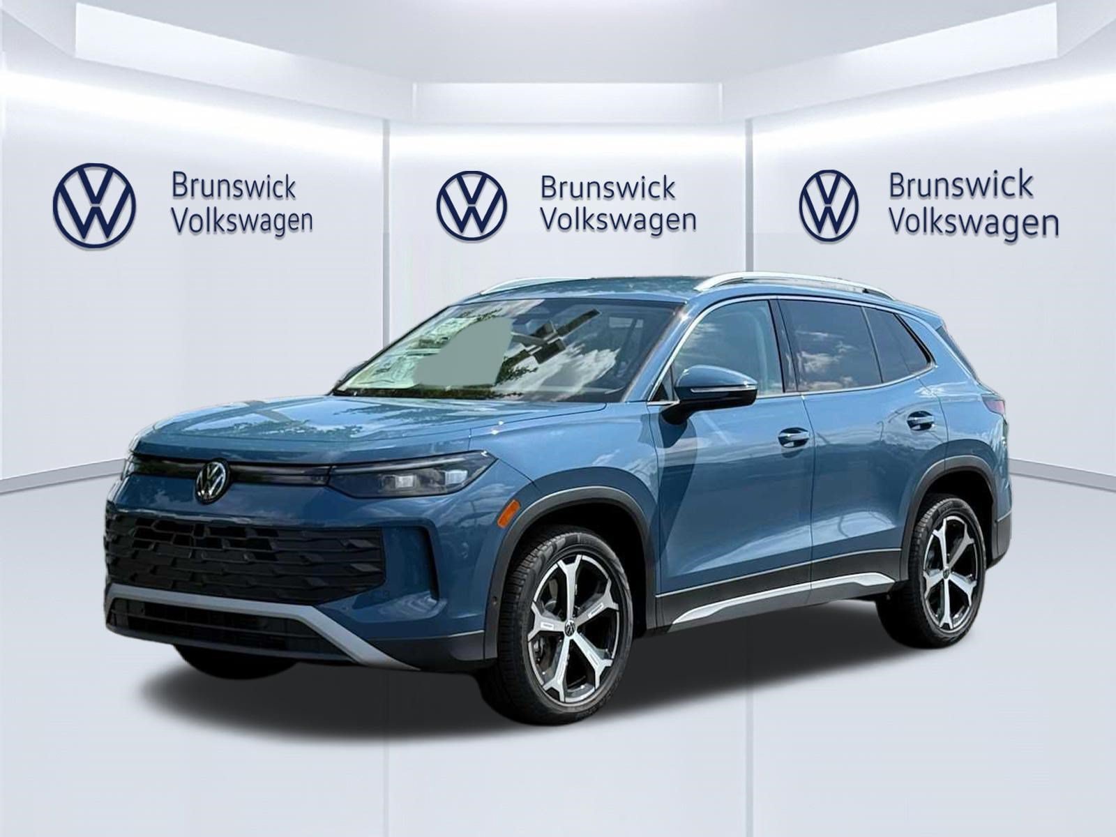 New 2026 Volkswagen Tiguan SE AWD/4WD image 1