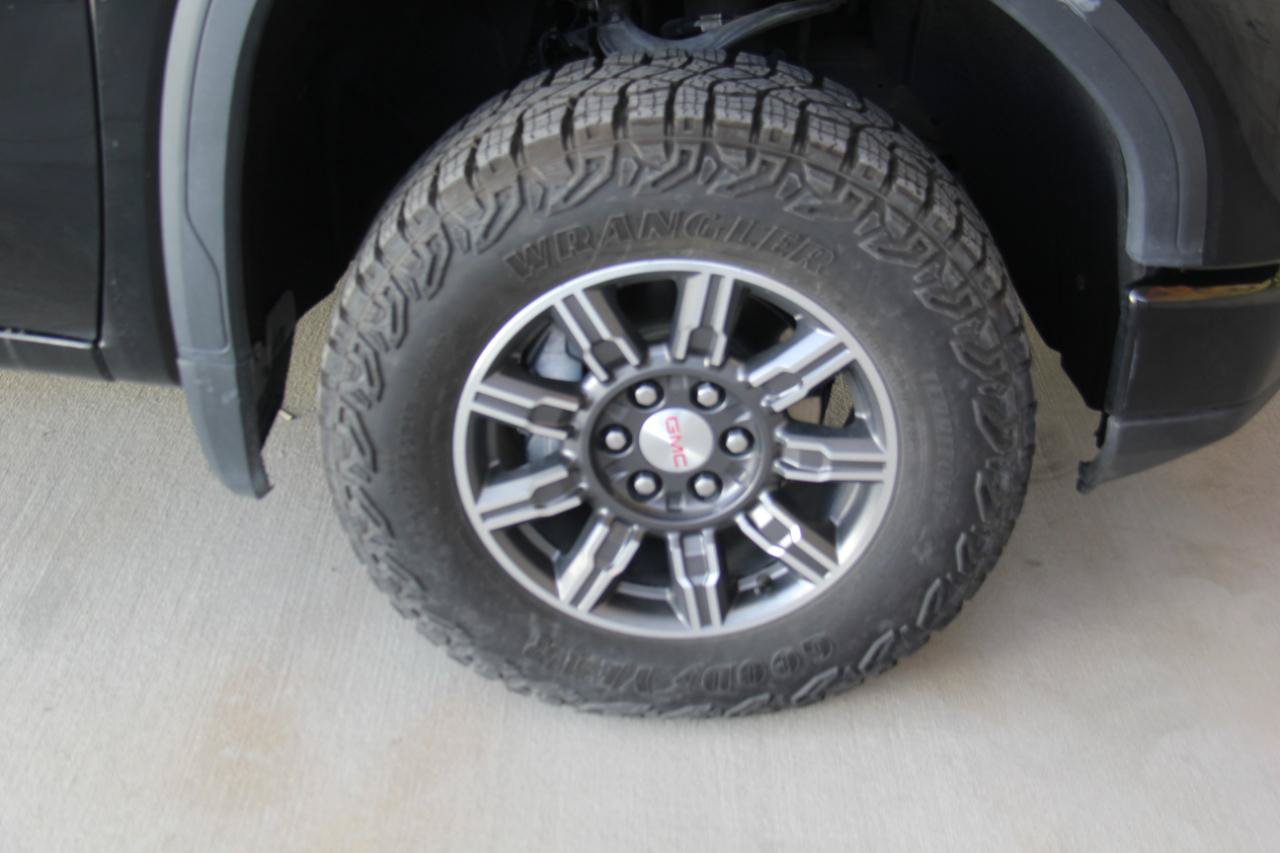 Used 2024 GMC Sierra 1500 AT4 w/ Technology Package AWD/4WD image 36