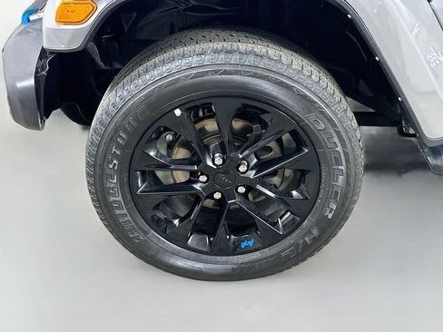 Used 2023 Jeep Wrangler Unlimited Sahara AWD/4WD image 8
