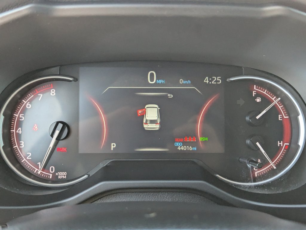 Used 2025 Toyota RAV4 XLE FWD image 35