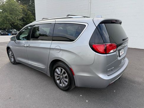 Used 2019 Chrysler Pacifica Touring-L FWD image 14