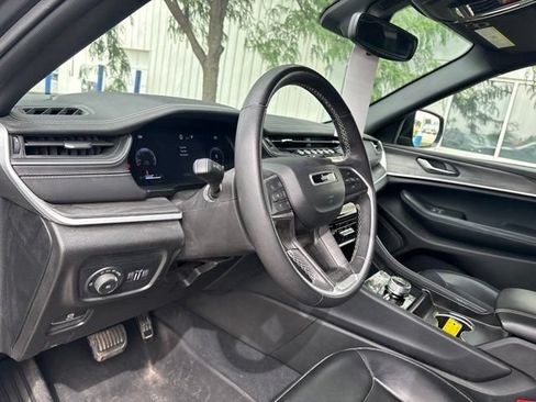 Used 2024 Jeep Grand Cherokee Limited w/ Black Appearance Package AWD/4WD image 8