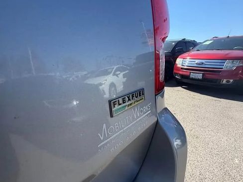 Used 2013 Dodge Grand Caravan SXT FWD image 4