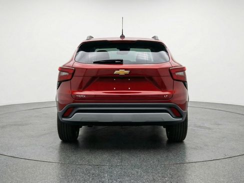 Used 2025 Chevrolet Trax LT image 7