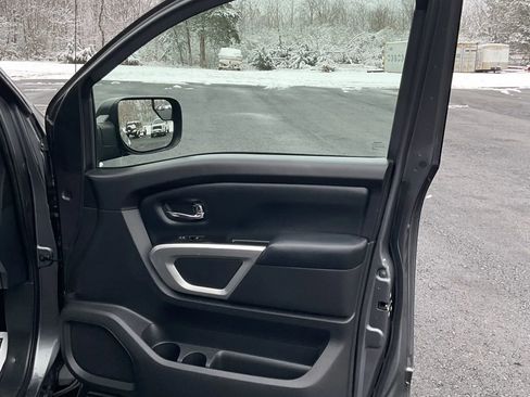 Used 2017 Nissan Titan SV image 33