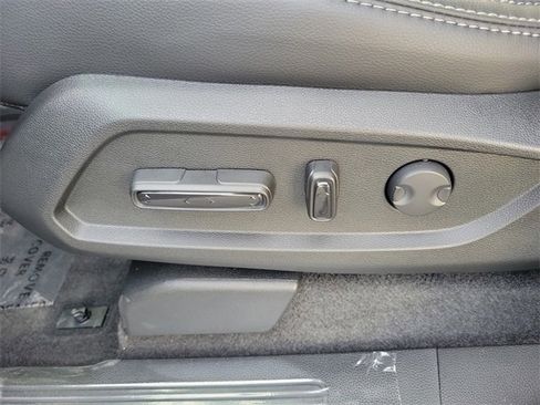 New 2025 Honda Pilot Touring image 17