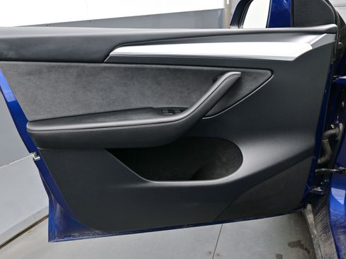 Used 2023 Tesla Model Y Long Range image 9