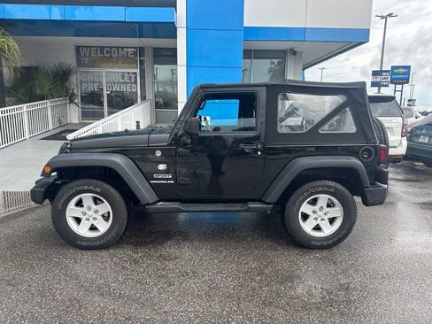 Used 2017 Jeep Wrangler Sport w/ Connectivity Group AWD/4WD image 4