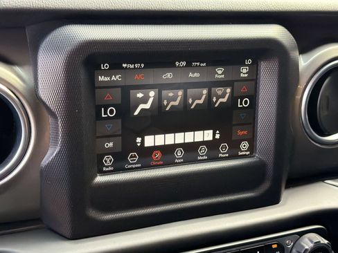 Used 2020 Jeep Wrangler Unlimited Sahara AWD/4WD image 19