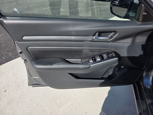 Used 2023 Nissan Altima 2.5 SV w/ SV Premium Package image 11