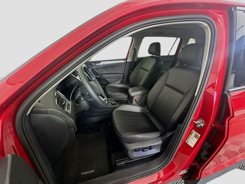 Used 2024 Volkswagen Tiguan SE w/ Panoramic Sunroof Package AWD/4WD image 13