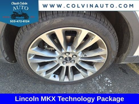 Used 2017 Lincoln MKX Reserve w/ Driver Assistance Package AWD/4WD image 3