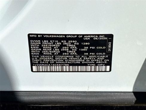 Used 2025 Volkswagen Atlas SE image 32