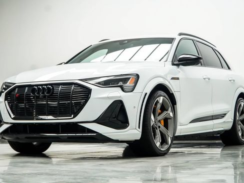 Used 2023 Audi e-tron S Prestige AWD/4WD image 10