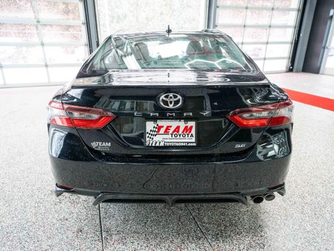 Used 2024 Toyota Camry SE image 3