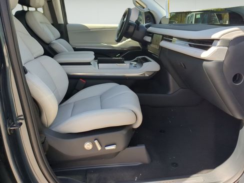 New 2026 Lincoln Navigator L Premier AWD/4WD image 24