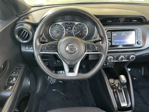 Used 2019 Nissan Kicks S image 15