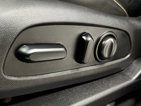 Used 2018 Chevrolet Equinox Premier AWD/4WD image 17