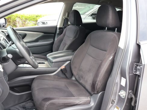 Used 2018 Nissan Murano SV FWD image 2