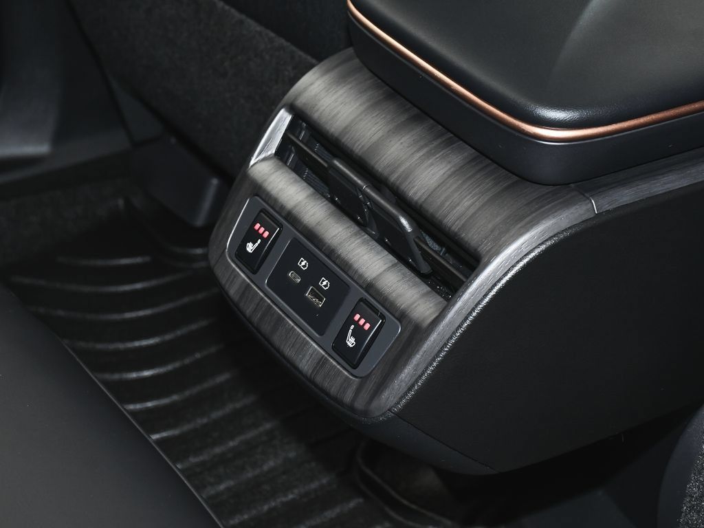 Used 2024 Nissan Ariya AWD image 48