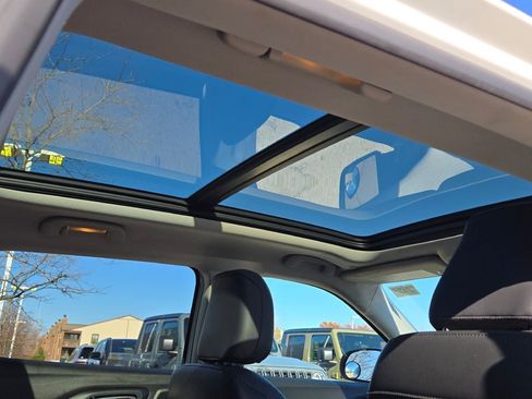 Used 2022 Jeep Compass Latitude w/ Sun and Sound Group image 10