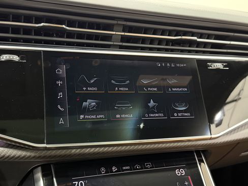 Used 2024 Audi RS Q8 4.0T image 43