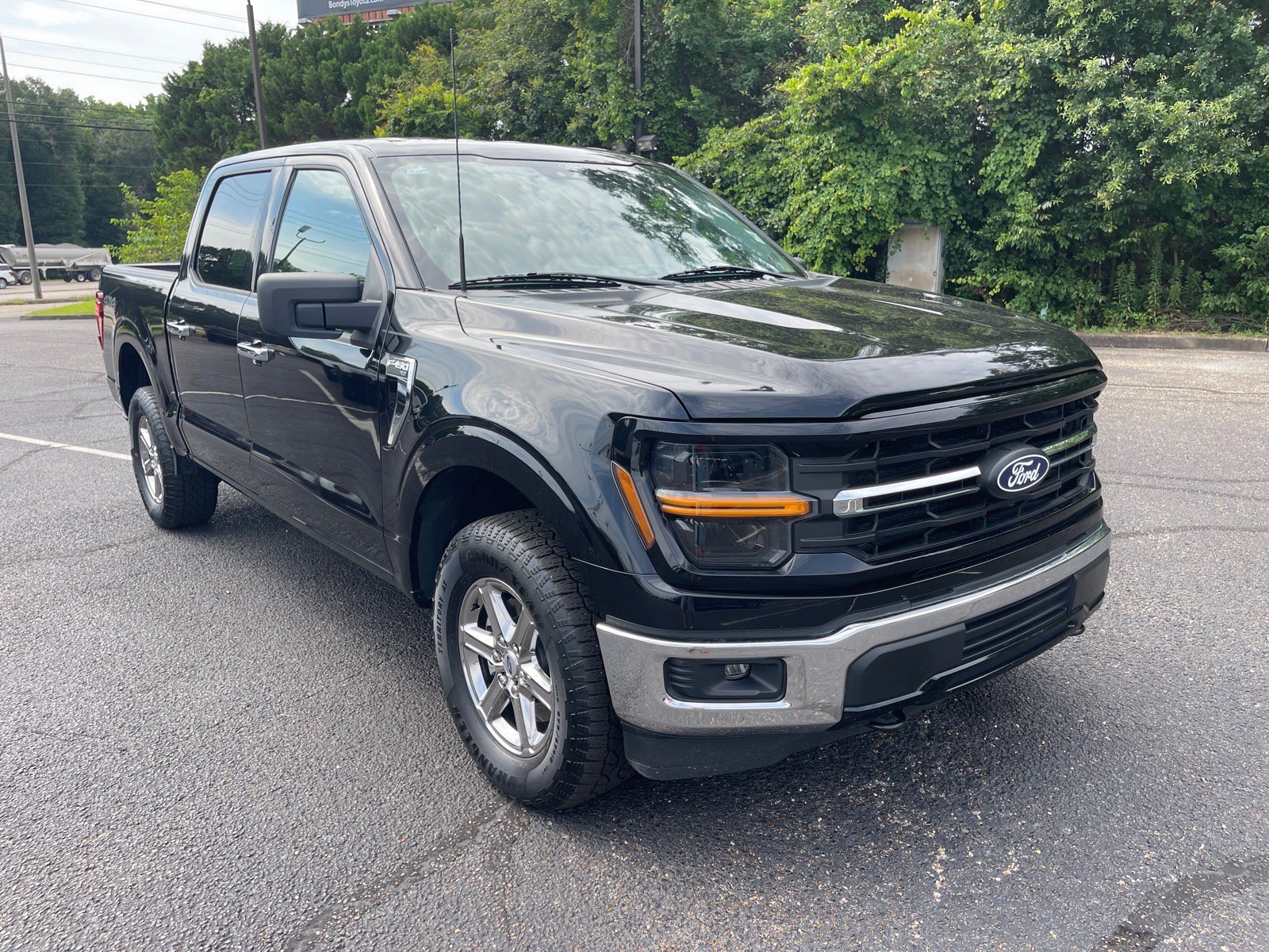 Used 2025 Ford F150 XLT w/ Equipment Group 301A Standard AWD/4WD image 1