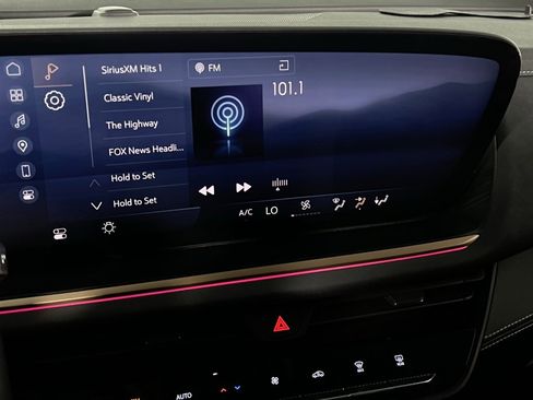 Used 2025 Buick Envision Sport Touring image 17