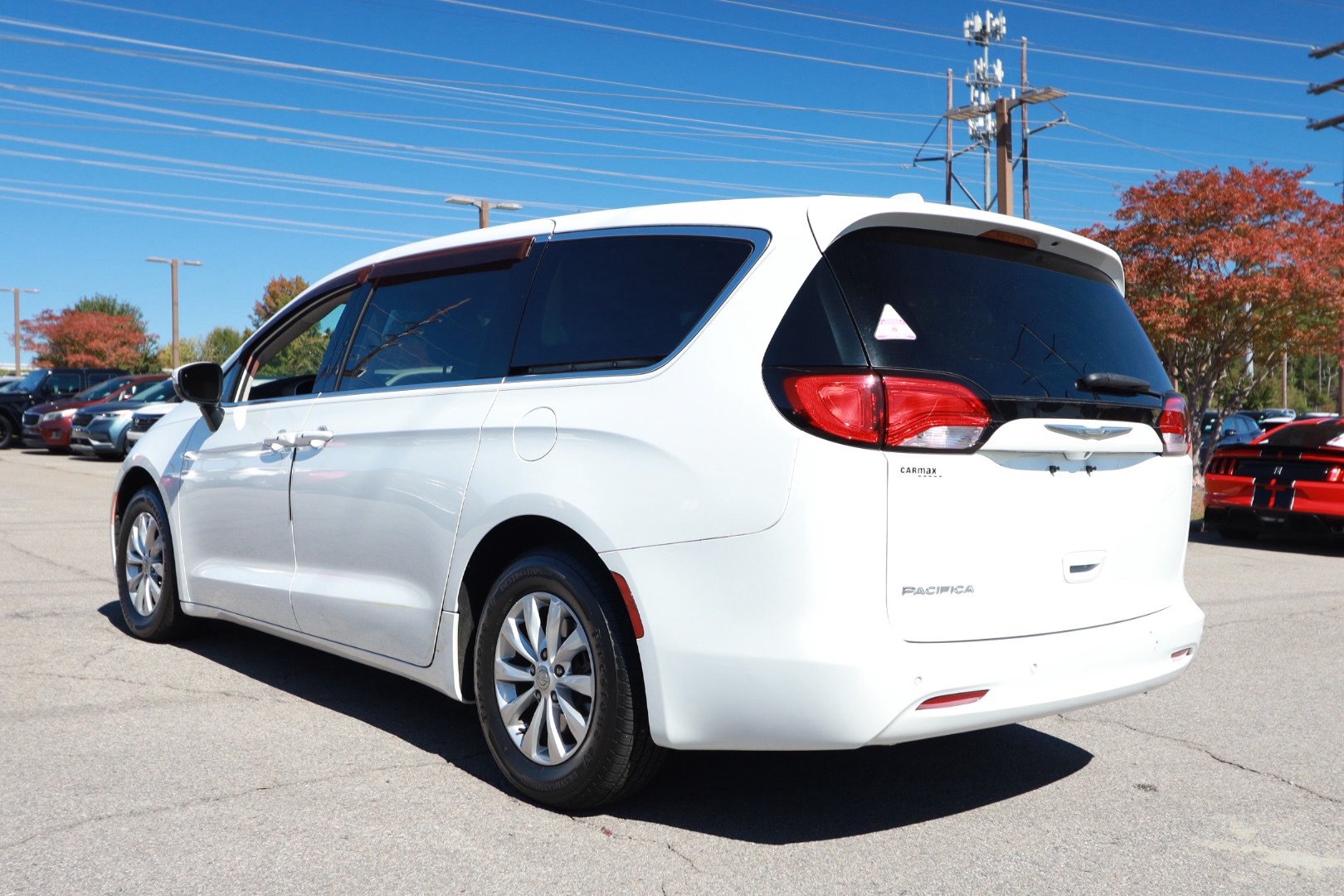 Used 2017 Chrysler Pacifica Touring w/ Tire & Wheel Group FWD image 3