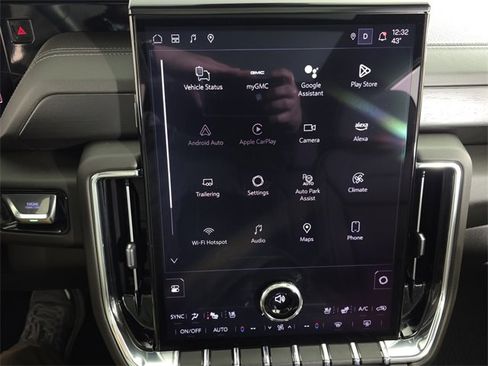 Used 2025 GMC Yukon Denali w/ Denali Reserve Package image 14