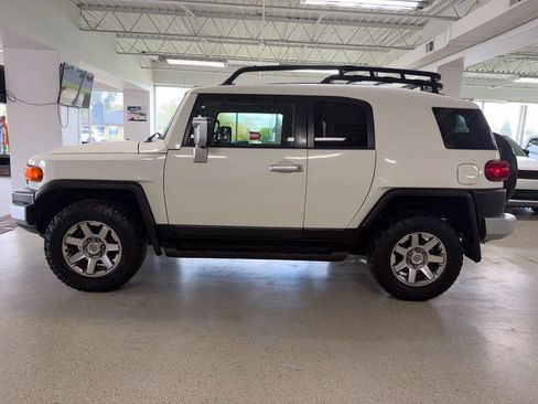 Used 2014 Toyota FJ Cruiser 4WD w/ Upgrade Package image 12