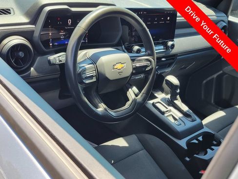 Used 2023 Chevrolet Colorado W/T RWD image 5