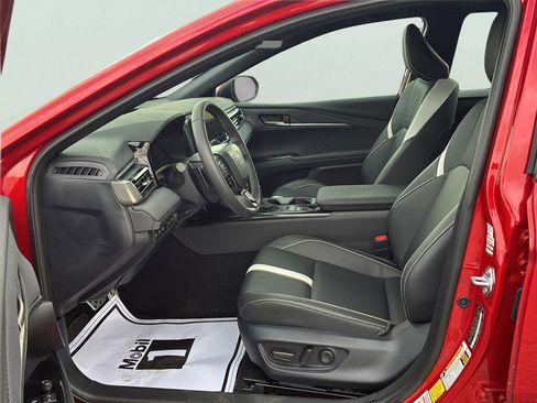 Used 2026 Toyota Camry Hybrid image 22