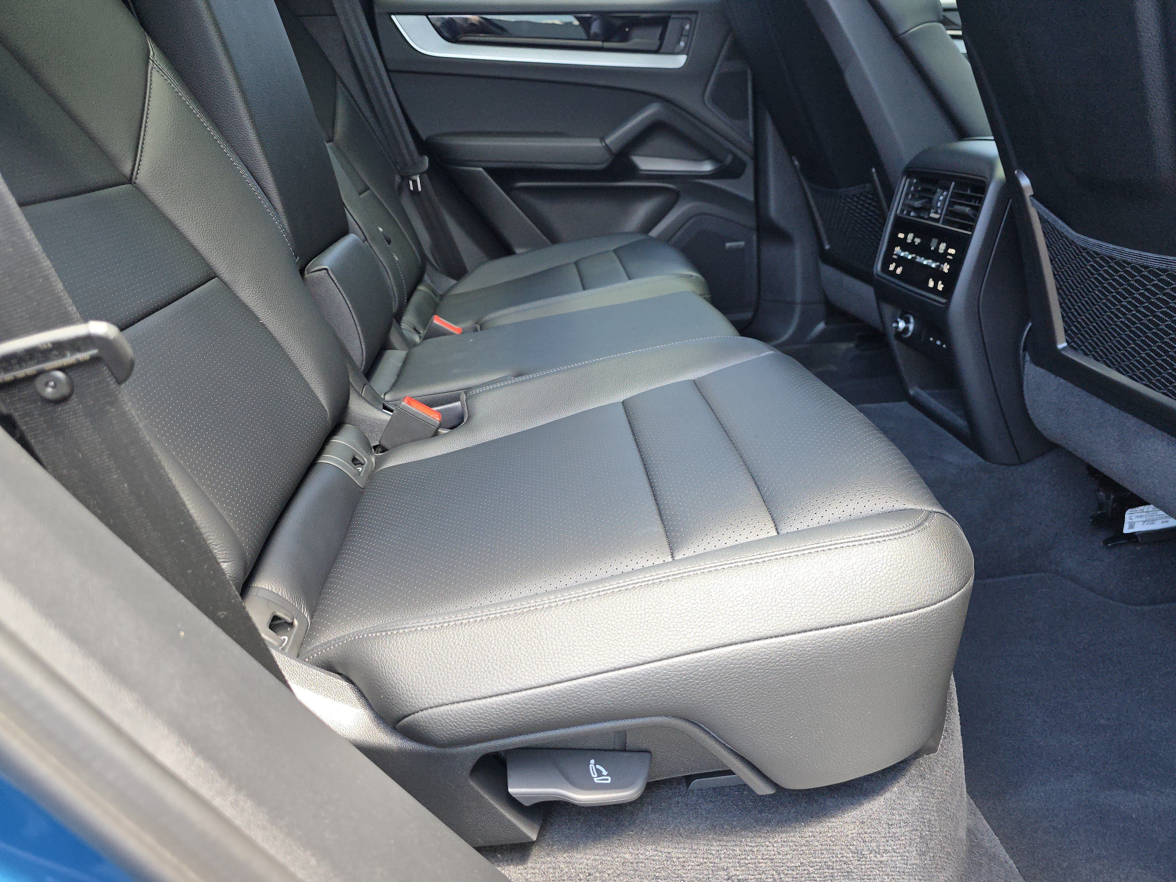 Certified 2025 Porsche Cayenne AWD/4WD image 22