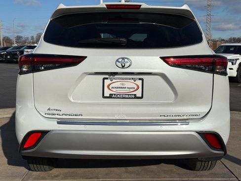 Used 2023 Toyota Highlander Platinum image 6