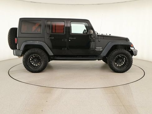 Used 2018 Jeep Wrangler Unlimited Sport w/ Connectivity Group AWD/4WD image 8