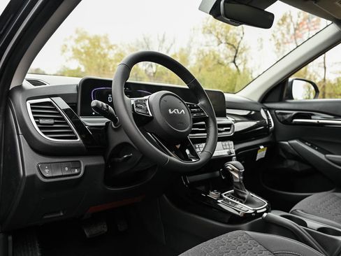 New 2026 Kia Seltos S image 17