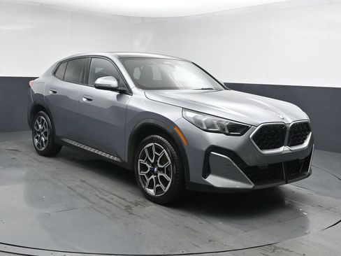 Used 2026 BMW X2 xDrive28i AWD/4WD image 2