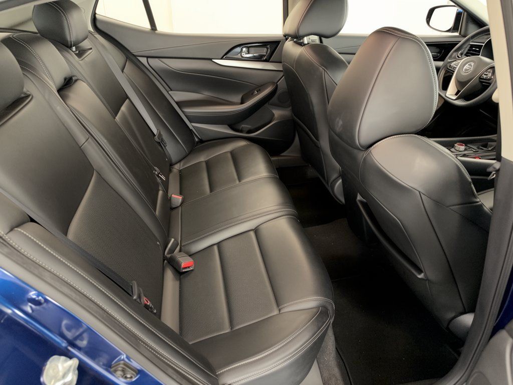 Used 2022 Nissan Maxima SV w/ Floor Mat Group FWD image 29