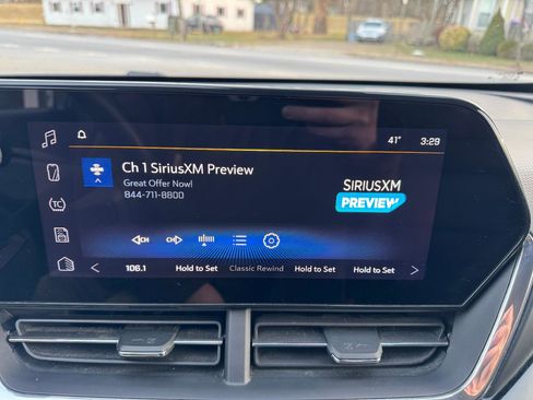 Used 2024 Chevrolet Trax RS w/ Driver Confidence Package image 30