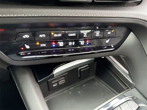 Used 2021 Buick Envision Essence w/ Technology Package I image 19