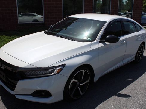 Used 2022 Honda Accord Sport image 2