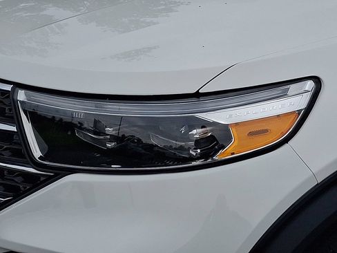 Certified 2023 Ford Explorer XLT w/ Equipment Group 202A AWD/4WD image 9