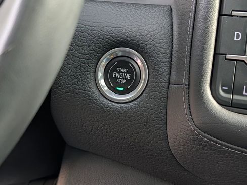 Used 2023 GMC Yukon XL Denali AWD/4WD image 35